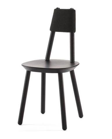 Čierna stolička z masívu EMKO Naïve